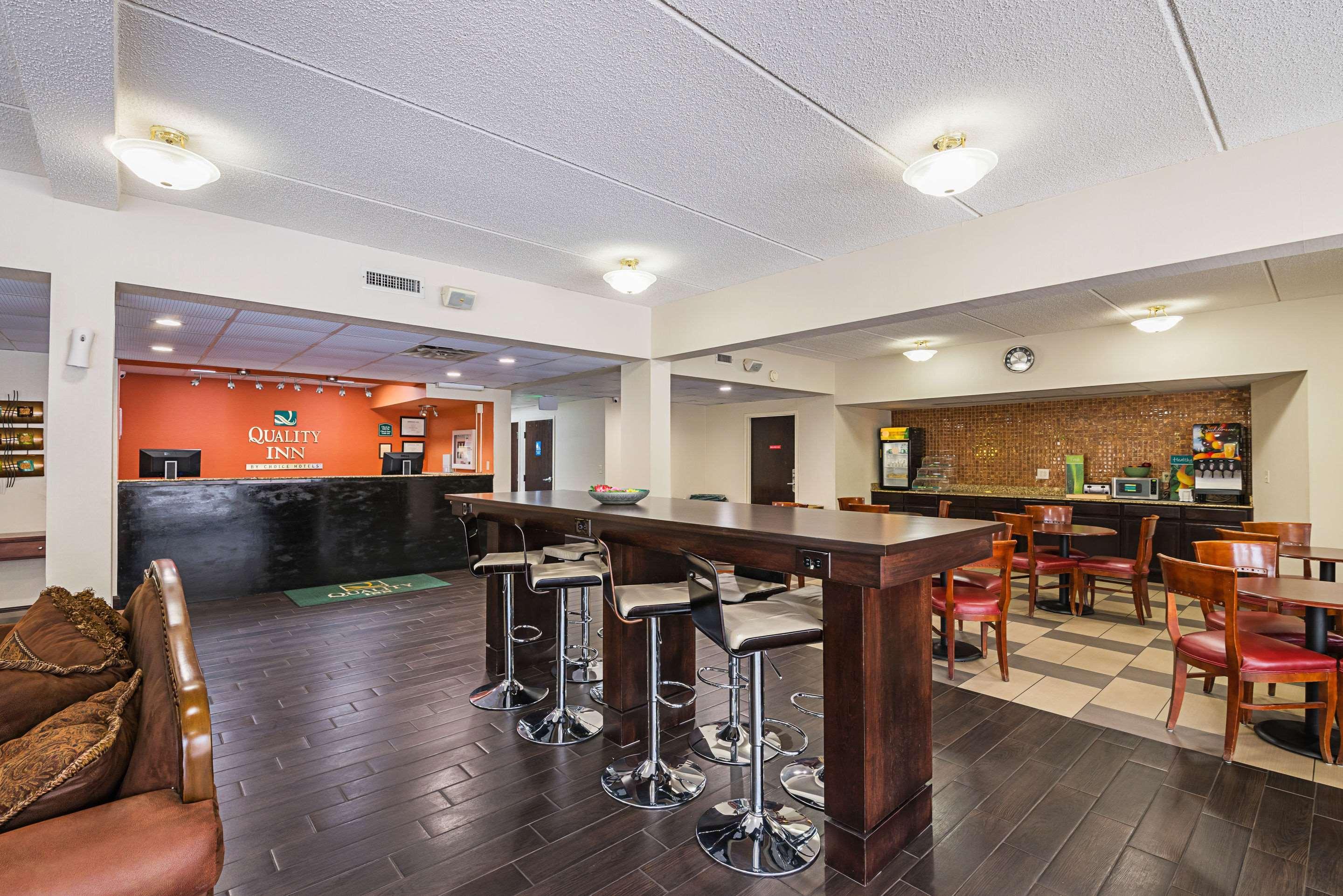 Quality Inn Airport - Southeast Irondale Экстерьер фото