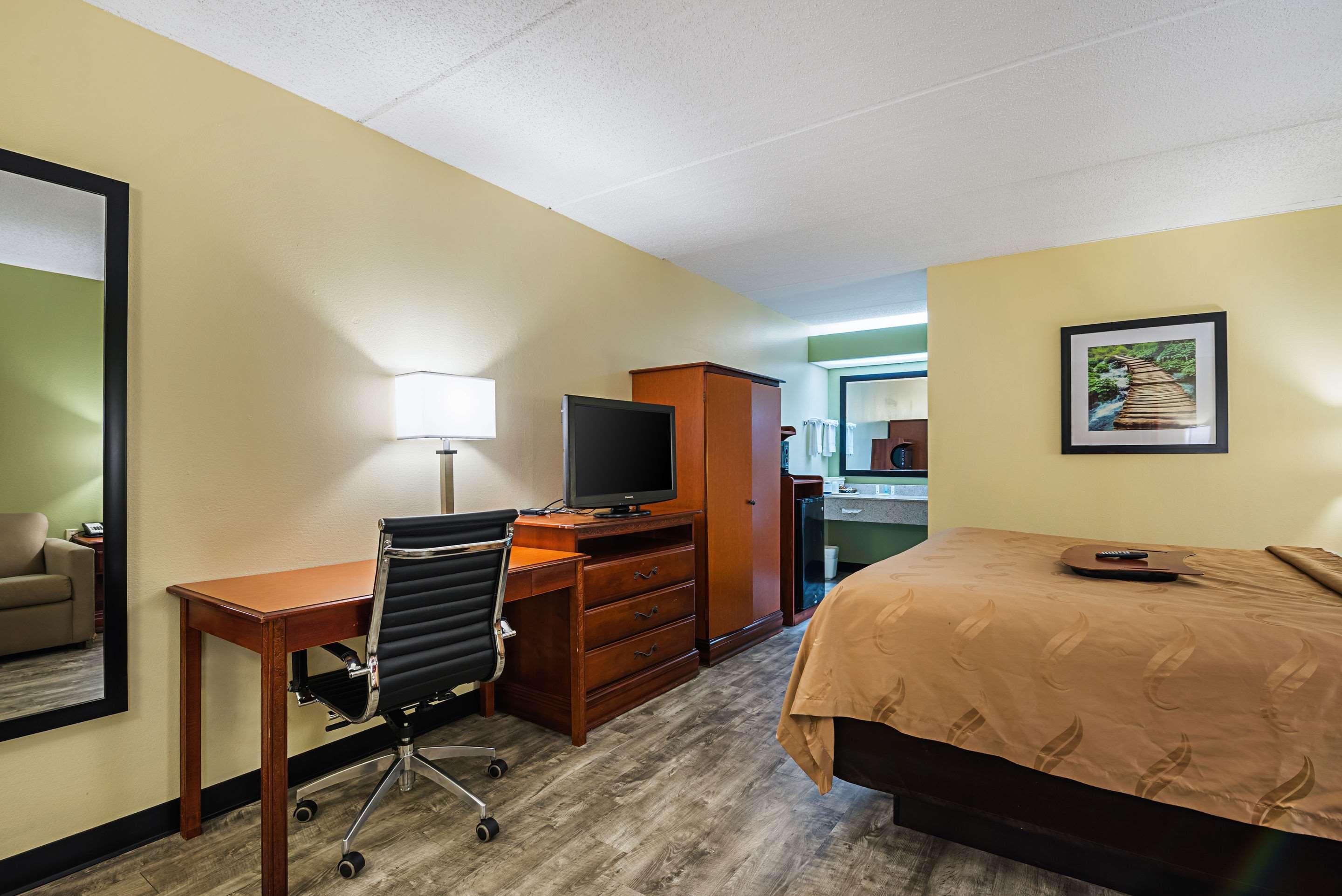 Quality Inn Airport - Southeast Irondale Экстерьер фото