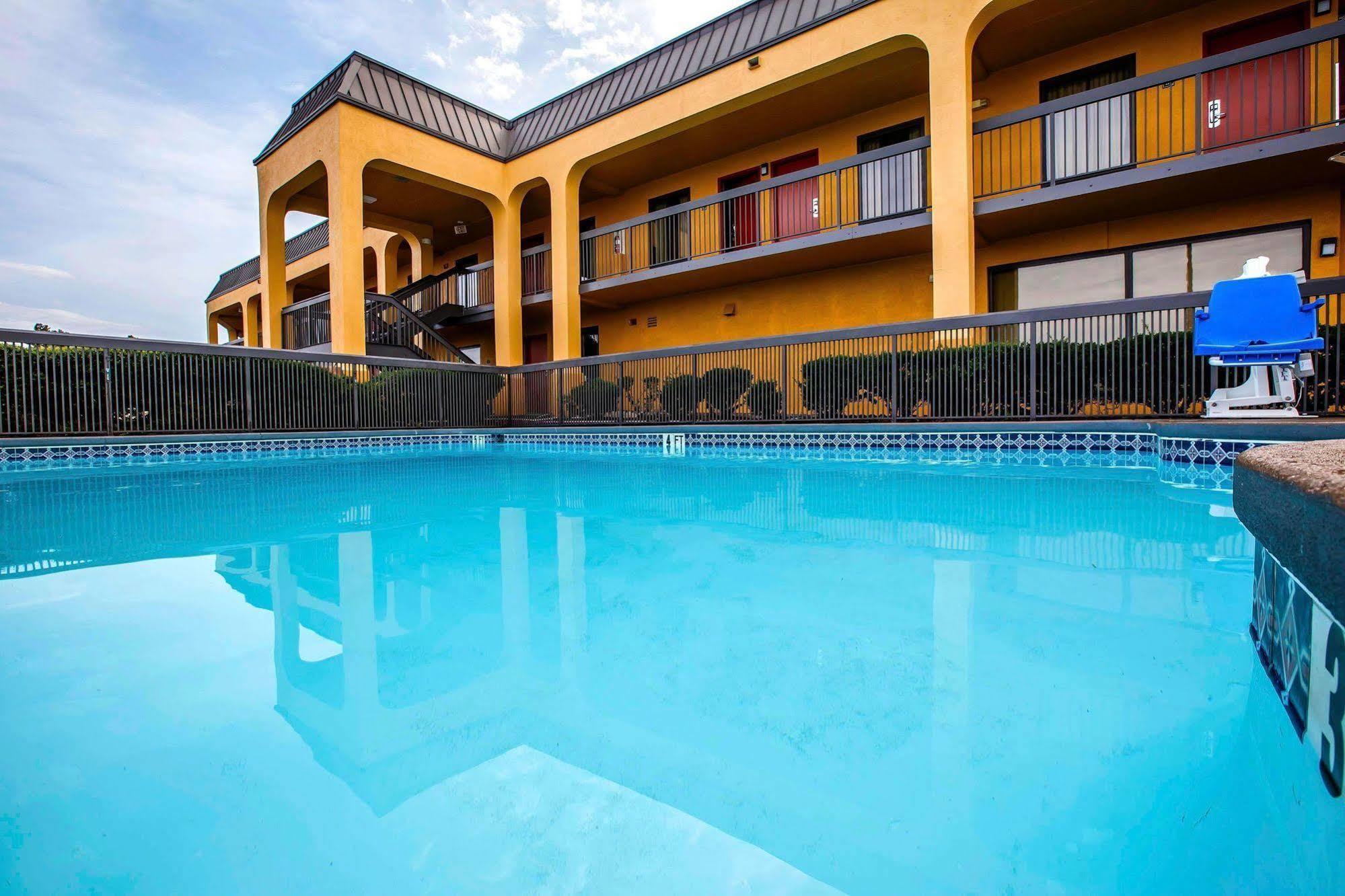Quality Inn Airport - Southeast Irondale Экстерьер фото